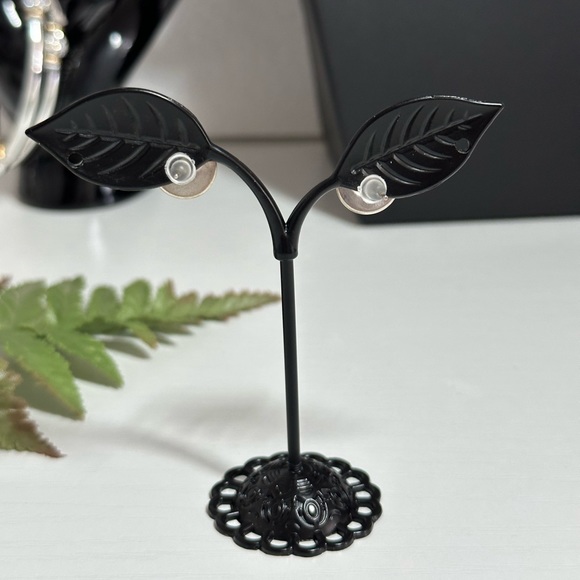 Flower Shaped Dro Earrings - Picture 3 of 5